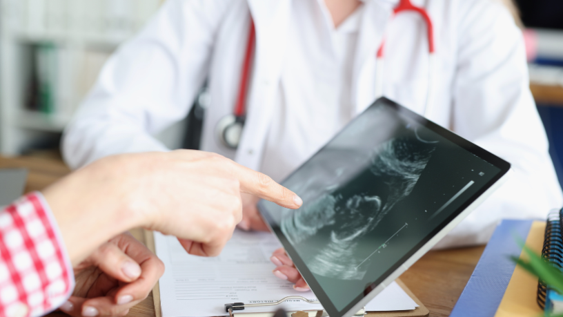 Restrição de crescimento intrauterino: Dra. Thaline Neves explica como a medicina fetal pode auxiliar no acompanhamento e controle dessa condição.