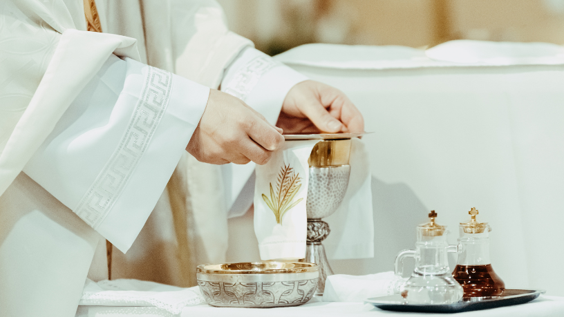 Para Jose Eduardo De Oliveira e Silva, a Eucaristia não é apenas rito — é o coração pulsante da vida.