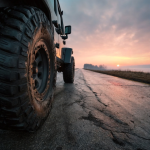 Trilhas, off-road e preservação do meio ambiente podem coexistir quando há planejamento e tecnologia, como analisa Felipe Schroeder dos Anjos no contexto do uso responsável do território.