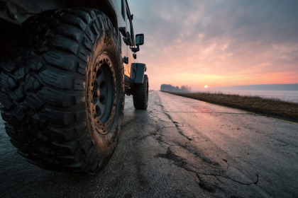 Trilhas, off-road e preservação do meio ambiente podem coexistir quando há planejamento e tecnologia, como analisa Felipe Schroeder dos Anjos no contexto do uso responsável do território.