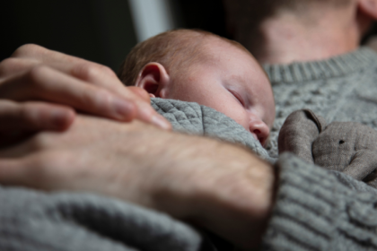 Ser pai e a responsabilidade na tomada de decisão refletidas por Hebron Costa Cruz de Oliveira.